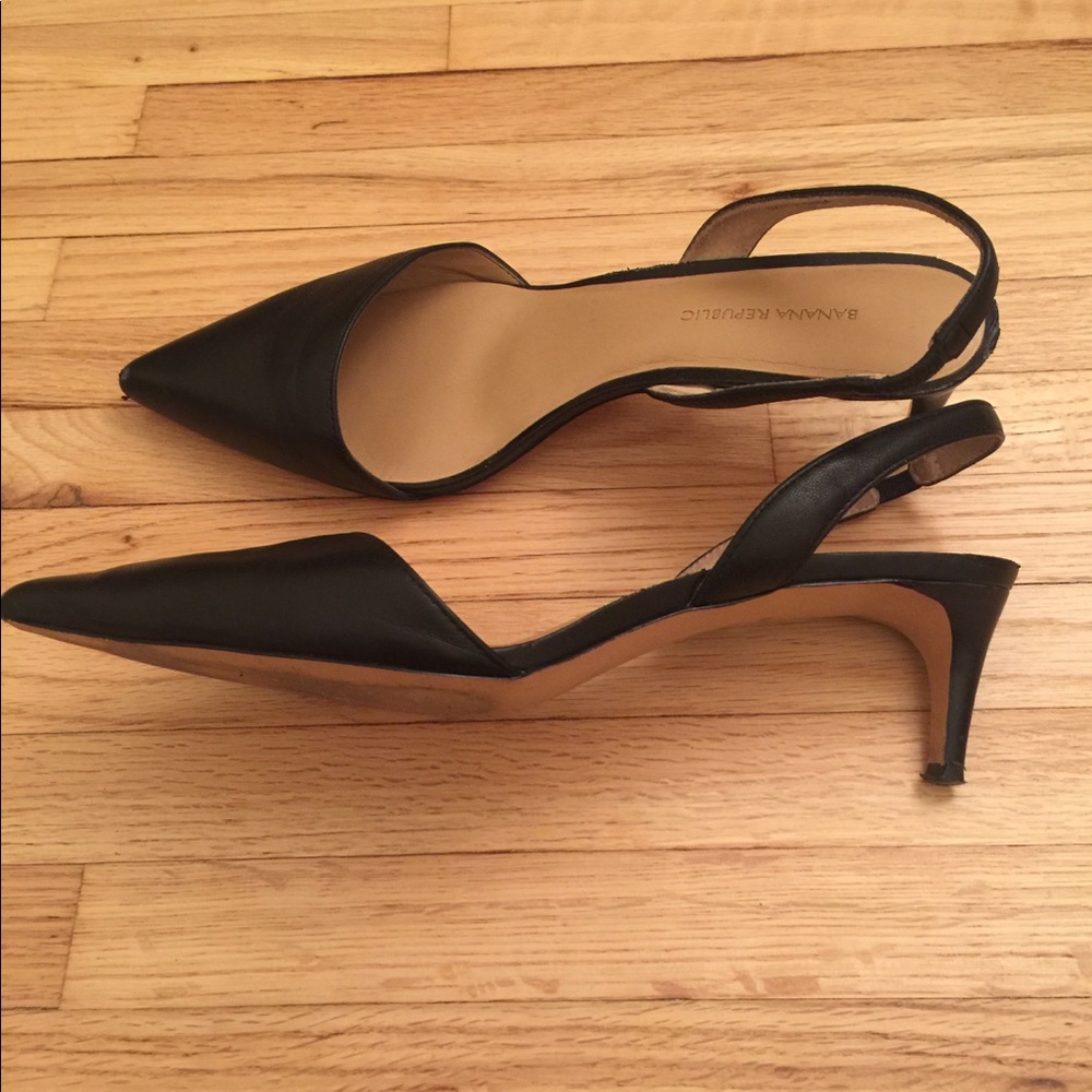 BANANA REPUBLIC slingback leather kitten heels-8.5